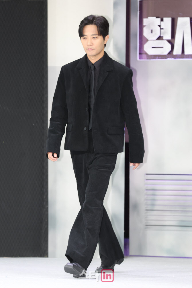[포토]등장하는 배우 진구