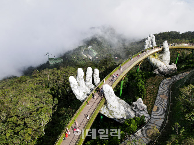 시간마저 쉬어가는 곳, 켜켜이 쌓인 역사를 만나다[여행]