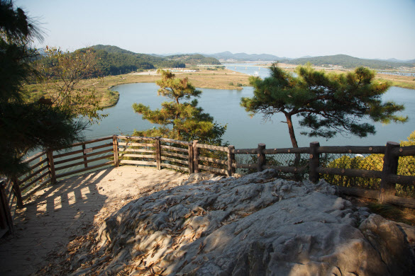 낙화암에서는 정말 삼천궁녀가 뛰어내렸을까[알면 쉬운 문화재]