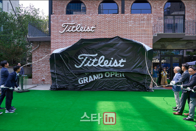 타이틀리스트 시티투어밴 가보니..클럽 피팅에 웨지 커스텀 서비스까지 원스톱