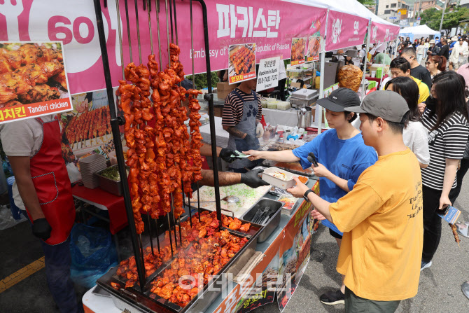 [포토]제15회 성북세계음식축제 누리마실, '세계의 음식 맛보세요'