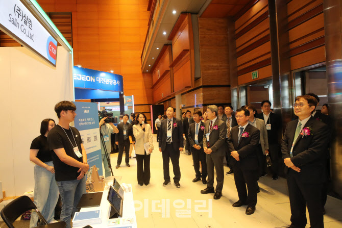 [포토]2023 올댓트래블, 참가 부스 방문한 내빈들