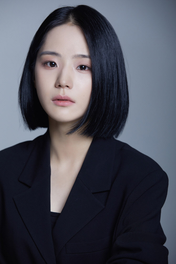 민결, 길거리 캐스팅이 이끈 배우의 길…연기로 위로주고파[인터뷰]
