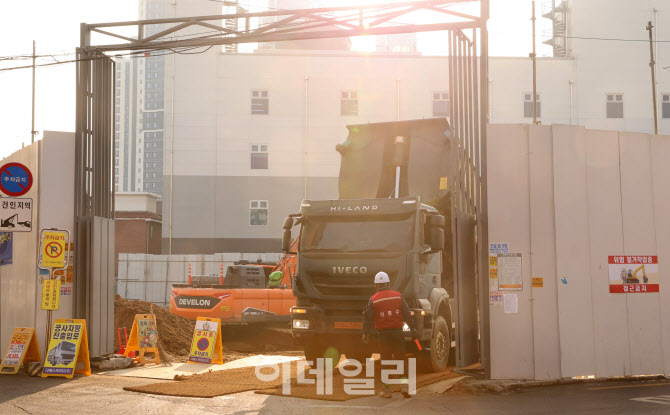 [포토]부동산 PF 위기 태영건설, 건설업계 또 다른 태영 나올까 노심초사.