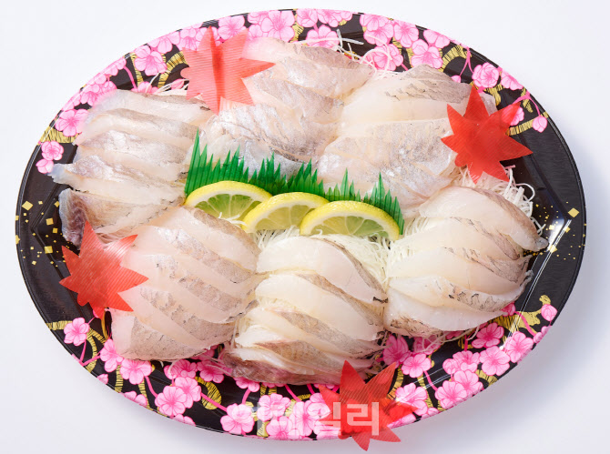 “오늘 저녁 우럭회 한접시 먹을까”…롯데마트선 우럭회 1만원대