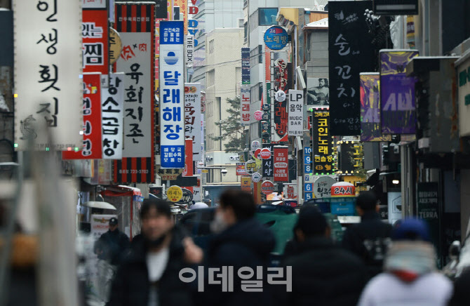 백종원 더본코리아 IPO 추진, F&B 기업 밸류 기준 될까[마켓인]
