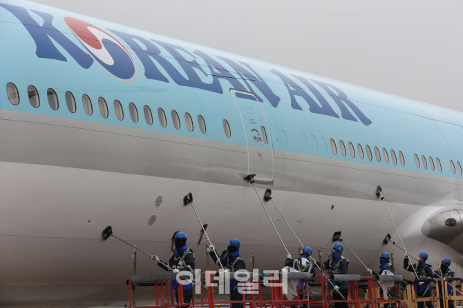 [포토]봄맞이 세척하는 관계자들