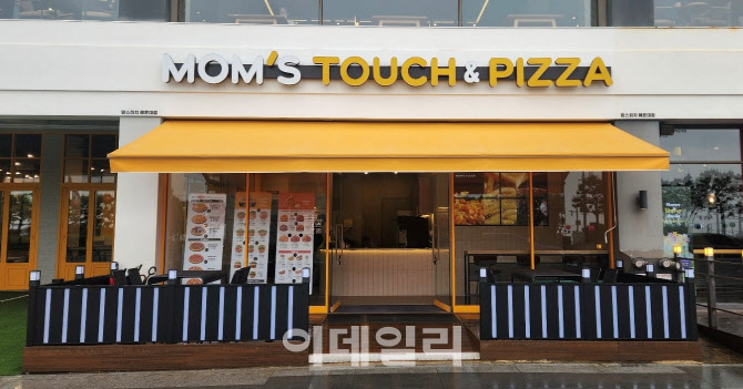맘스터치 부산 ‘해운대점’ 오픈…관광 랜드마크 출점 가속화