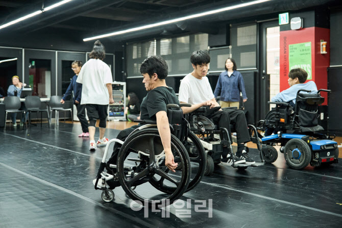 두산아트센터 연극 인정투쟁; 예술가 편 28일 개막