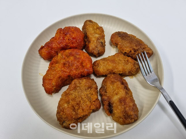 “3만원 치킨과 손절” 교촌·BBQ 대항마…매출 껑충 뛴 이 제품 [먹어보고서]
