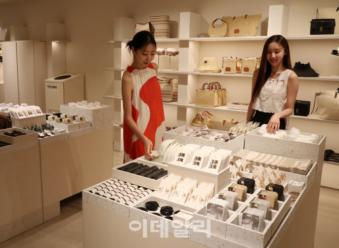 [포토] H&M 국내 최초 글로벌 플래그십 명동스토어 오픈