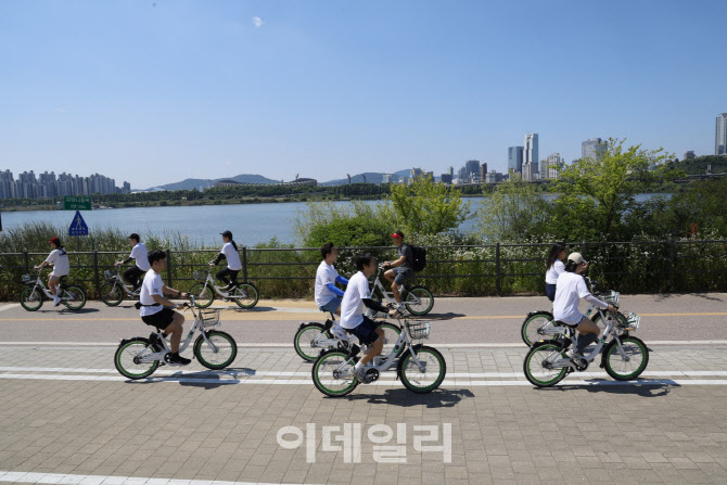 [포토]따릉이 타고 한강라이딩