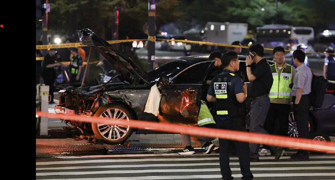 “사람 죽어가는데 운전자만 챙겨” 시청 사고 목격자들 증언