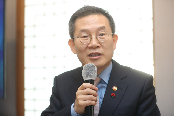 과기부 노조 설문조사…이종호 장관 ‘역대급 안정적 운영’ 평가