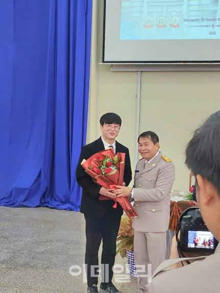 조명구 엠블병원 병원장, 라오스 ‘honorary professor’ 수상
