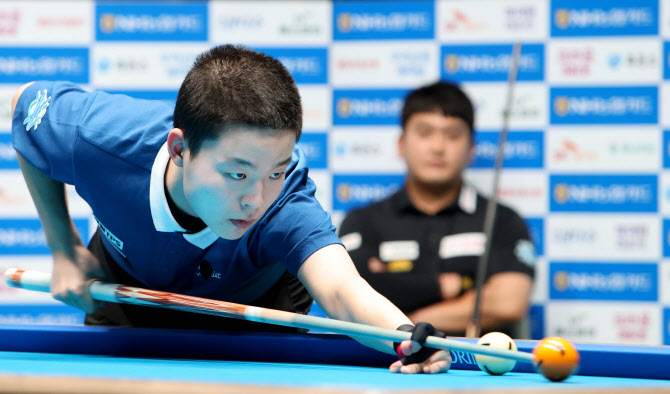 17살 당구천재 김영원, 제대로 일냈다...PBA 최연소 우승 새 역사