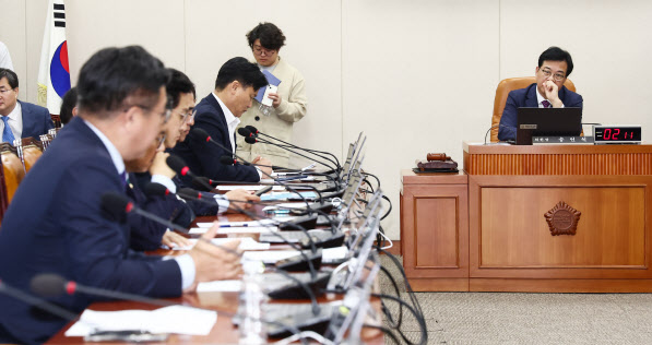 민주당 `상임위 도둑질`한 송언석, 윤리위 제소할 것