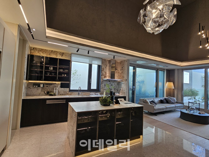 삼성물산 절반은 북향, 현대건설 디에이치 선택해 달라[르포]