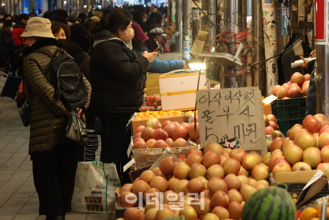[포토]치솟는 과일·채소 가격 설 앞두고 장보기 주저돼~
