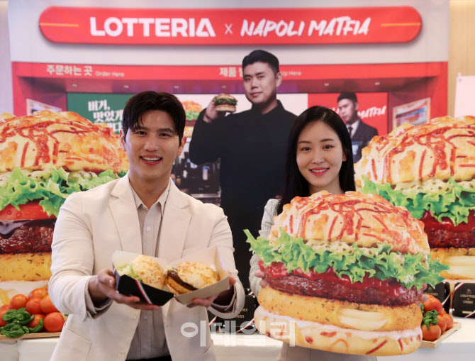[포토] 롯데리아, 권성준 셰와 협업 나폴리맛피아 모짜렐라버거 출시