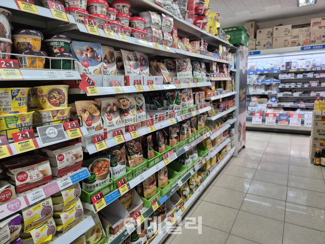[르포]“슈퍼도 매대 비었나요?”…‘홈플러스 사태 익스프레스도 영향