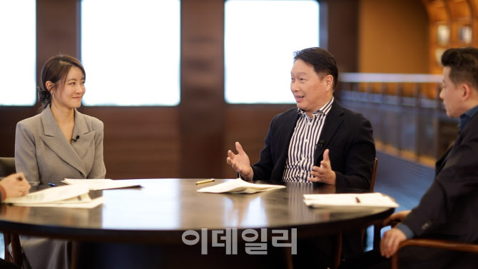 최태원 회장, 韓 복합위기 솔루션 찾아가기 다큐 방송