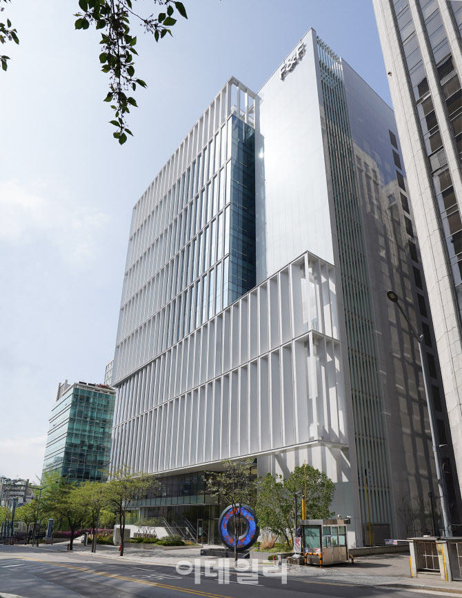 글로벌 패션 리더 도약 가속…F&F, 강남 시대 개막