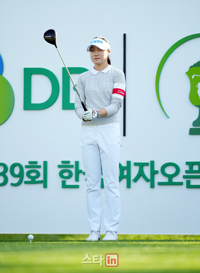 [골프in포토]아마추어 양윤서,첫 조준 집중한다