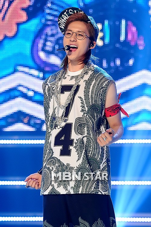 [MBN포토] 비원에이포 신우, `파워풀한 가창력`