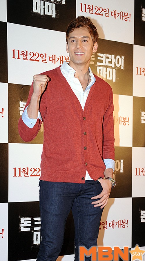 줄리엔강, 현 소속사와 재계약 ‘의리 지켰다’