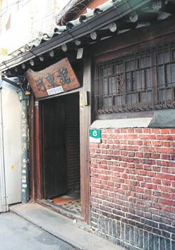 68년 곰탕집 하동관 을지로 떠난다