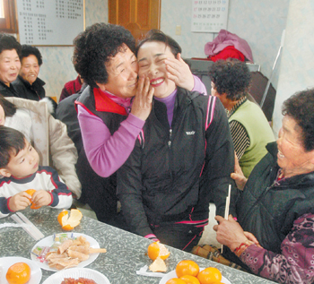 “일본서 온 며느리가 마을 복덩이랑께”