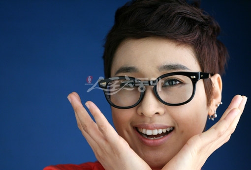 마야 “대중이 외면하면 노래를 허공에서 불러요”