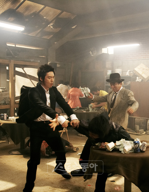 [포토]‘타짜’ 장혁, ‘액션 장면도 거뜬히~’
