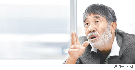 “문학인도 북한 독재체제 문제 지적해야”