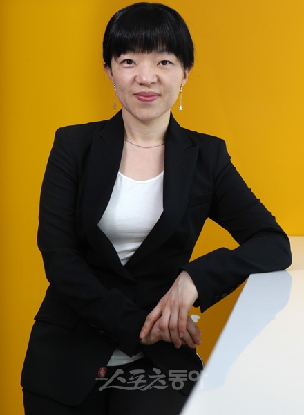 [골프특집｜젋어지는 골프웨어] 데상트코리아 문희숙 이사 “감각적 디자인·아이돌 마케팅 젊은층에 어필”