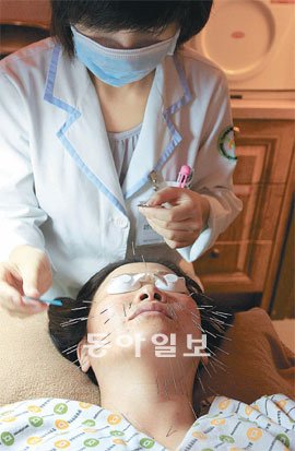 “한국 침-뜸 이치반” 푹 빠진 日의료관광객