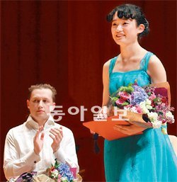 생애 처음 출전한 국제콩쿠르… 18세 최연소 ‘絃의 女王’ 되다