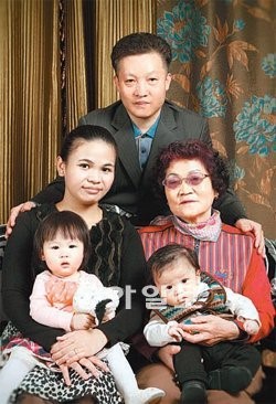 “슬픔 털어버리고 김치∼” 난 행복 찍는 가족사진사