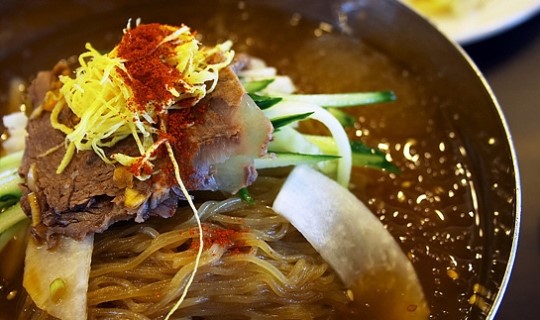 평양 옥류관과 가장 맛이 비슷한 한국의 냉면집은?