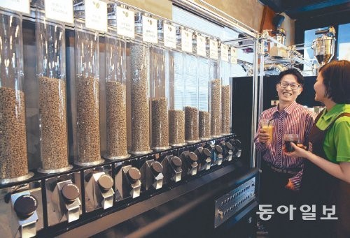 “첨단 로스팅시스템으로 7000가지 커피 맛”