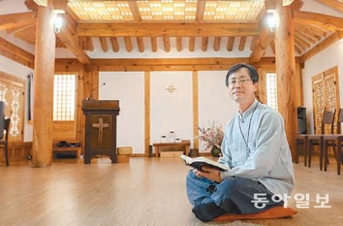 여윳돈 생기면 서까래 세우고… 농사 잘되면 지붕 얹고… 11년째 뚜벅뚜벅 ‘한옥교회 짓기’