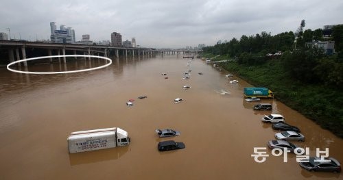 경기 동부 한시간에 110mm ‘비 폭탄’… 4명 사망