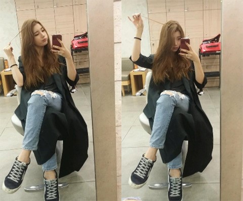 수지 거울 셀카 “머리카락이 푸석푸석”…“뚱한 표정도 귀여워”