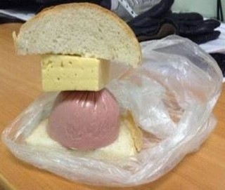 뭉텅이 샌드위치, 햄 치즈가 통으로...귀차니즘의 끝