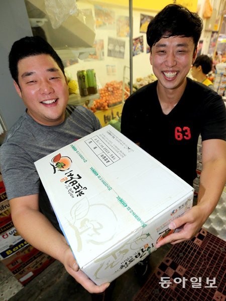“과일 하나씩 맛보고 사면 풋내기… 도매상인 믿고 거래 터라”