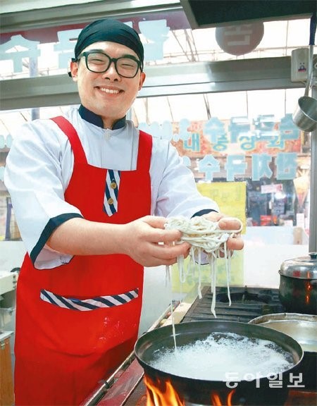 “외조모 육수-생생한 면이 만나니 名物국수”