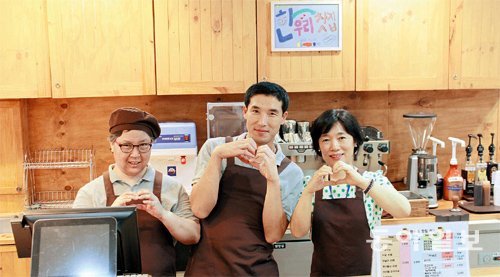 [토요스케치]환자복 벗고 바리스타 옷… ‘마음의 병’ 치유 빨라져