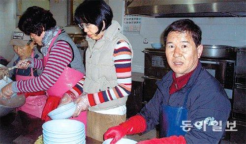 [광주/전남]연중무휴 무료급식 비결은 ‘자원봉사자의 헌신’