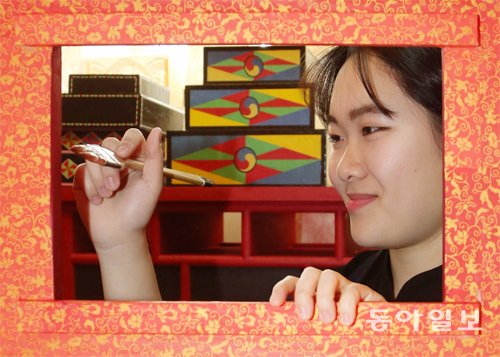 [박경모 전문기자의 젊은 장인]전주 한지공예의 脈